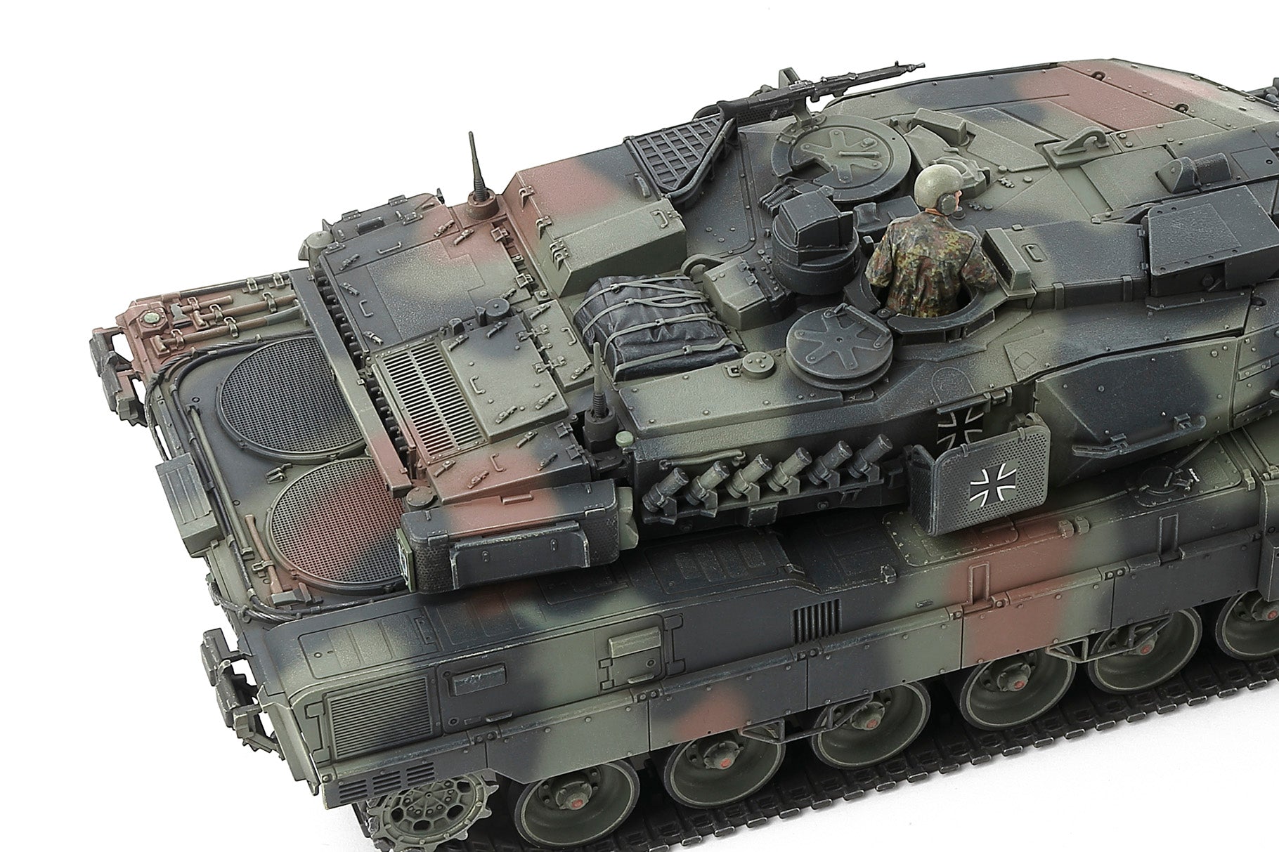 German MBT Leopard 2 A7V 1:48 Model Kit by Tamiya