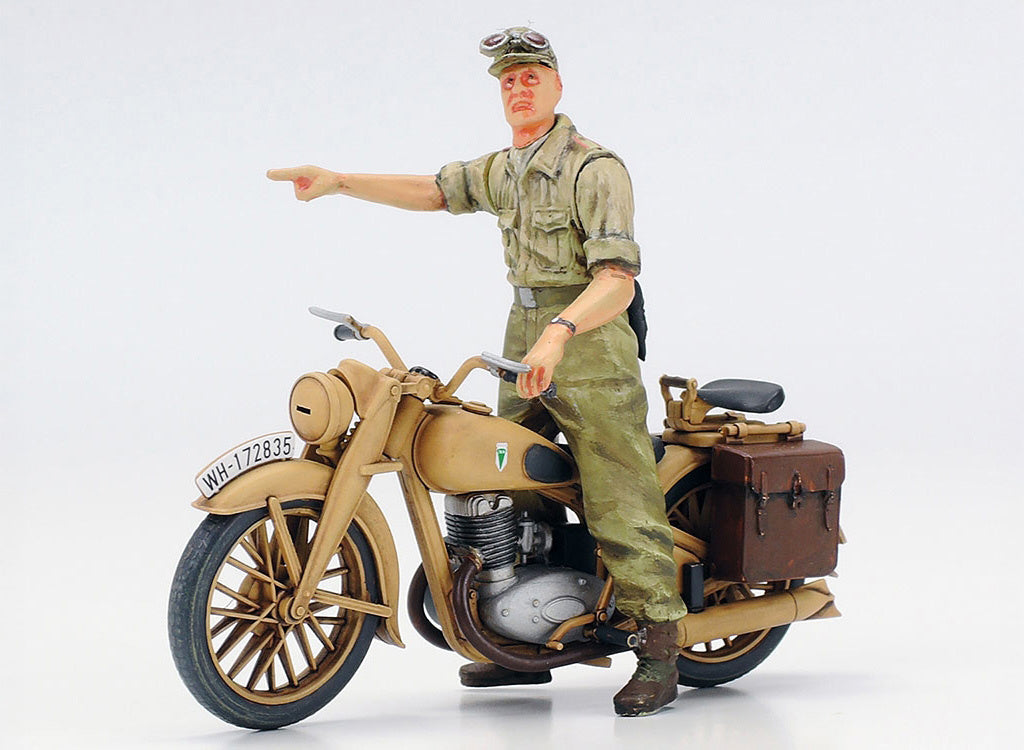 German Sd.Kfz.222 Leichter Panzerspahwagen Afrika-Korps 1:35 Model Kit by Tamiya