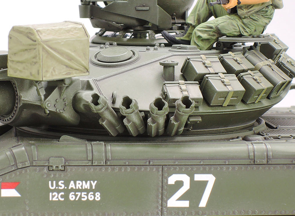 U.S. Airborne M551 Sheridan (Vietnam War) 1:35 Model Kit by Tamiya