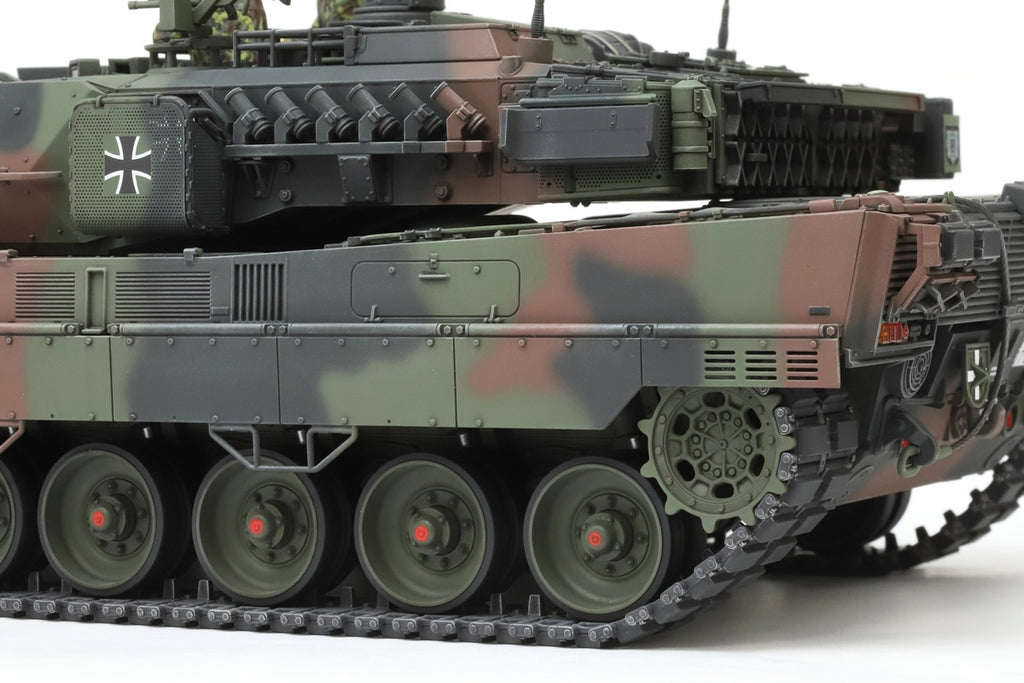 German Leopard 2 A7V MBT 1:35 Model Kit by Tamiya