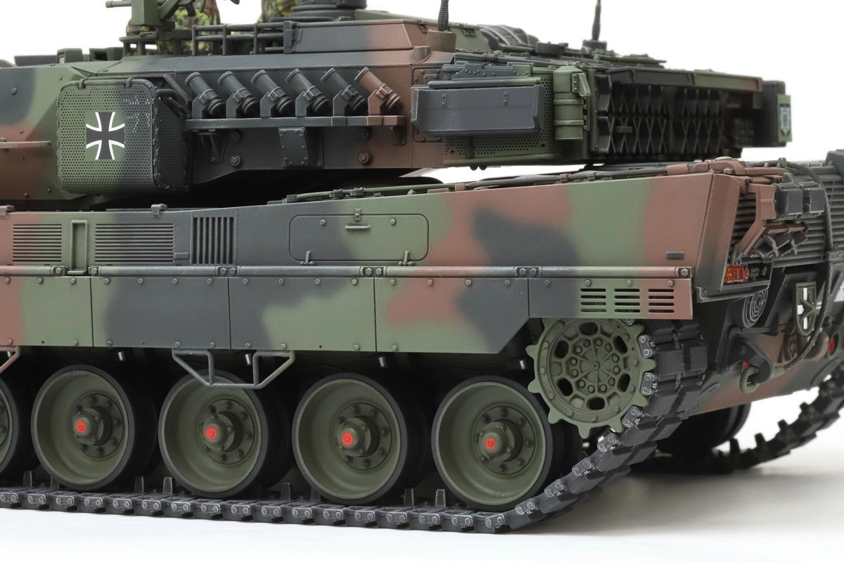German Leopard 2 A7V MBT 1:35 Model Kit by Tamiya