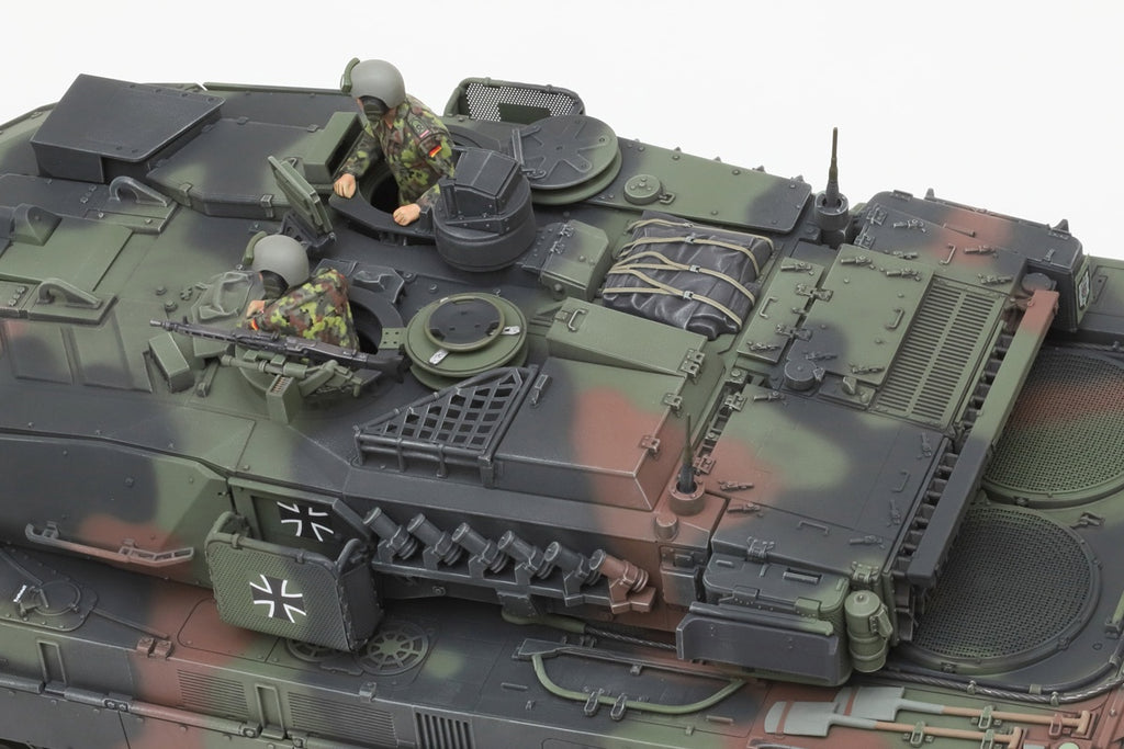 German Leopard 2 A7V MBT 1:35 Model Kit by Tamiya