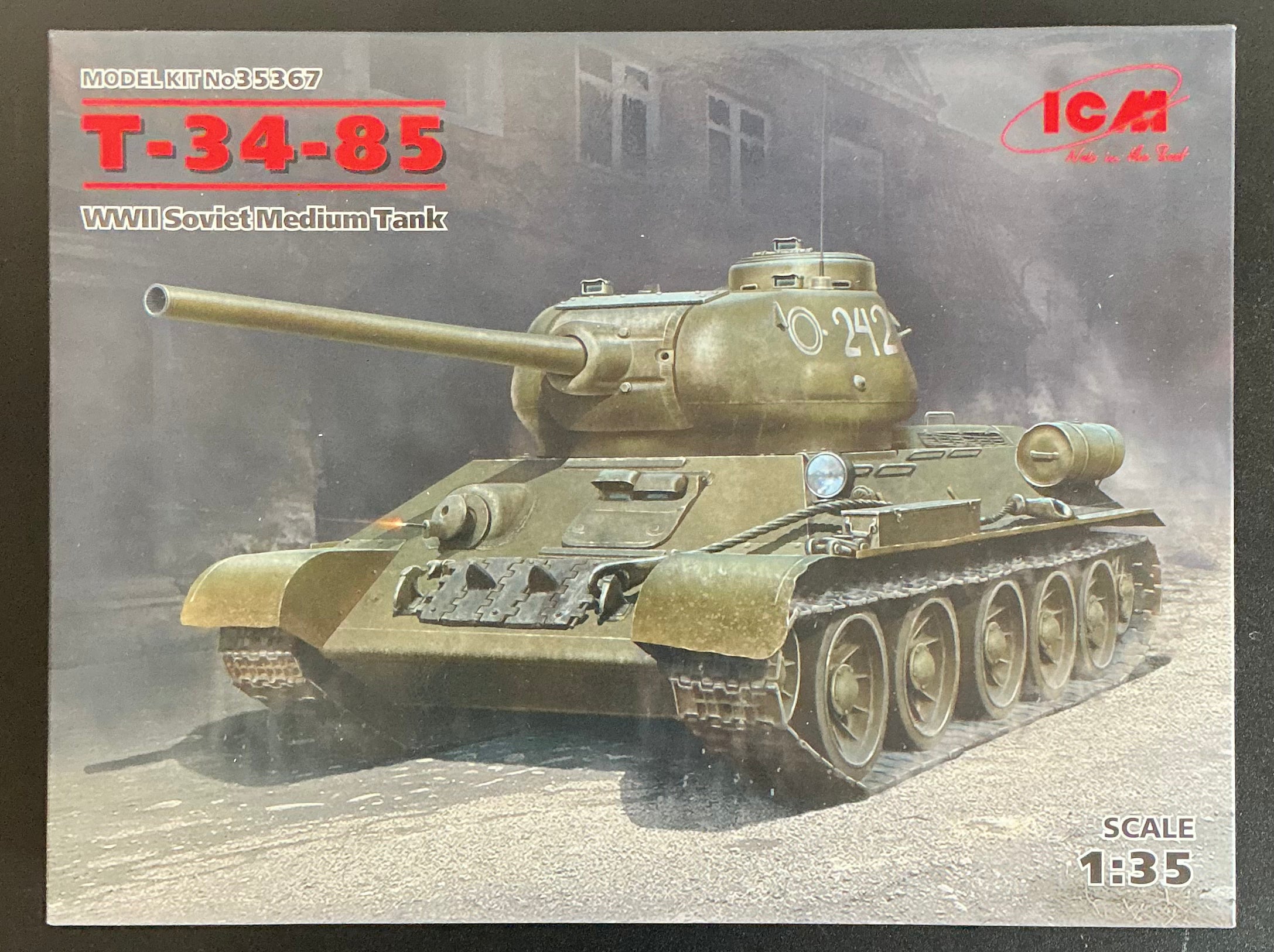 T-34-85 WWII Soviet medium Tank 1:35 Model Kit by ICM