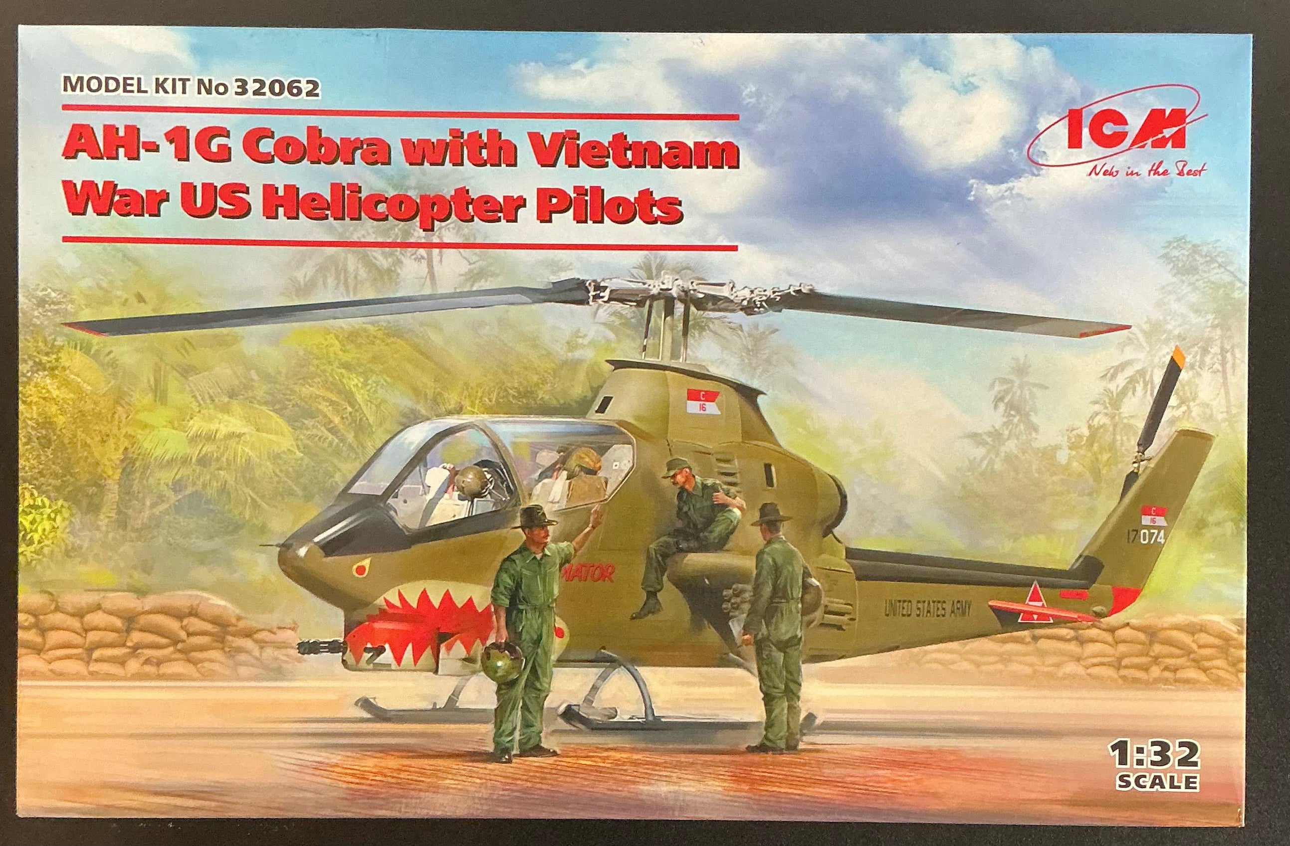 AH-1G Cobra with Vietnam Era Crew 1:32 Model Kit by ICM